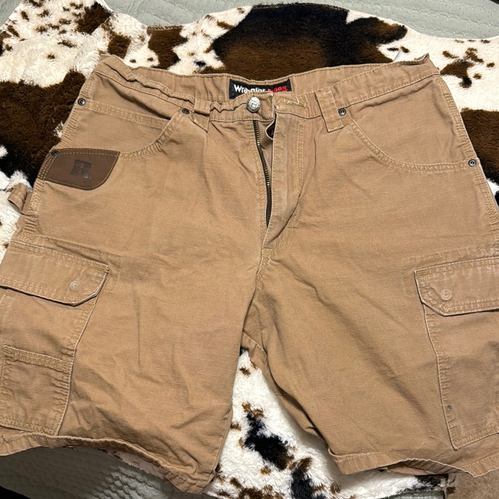 Wrangler Men's Tan Cargo Shorts